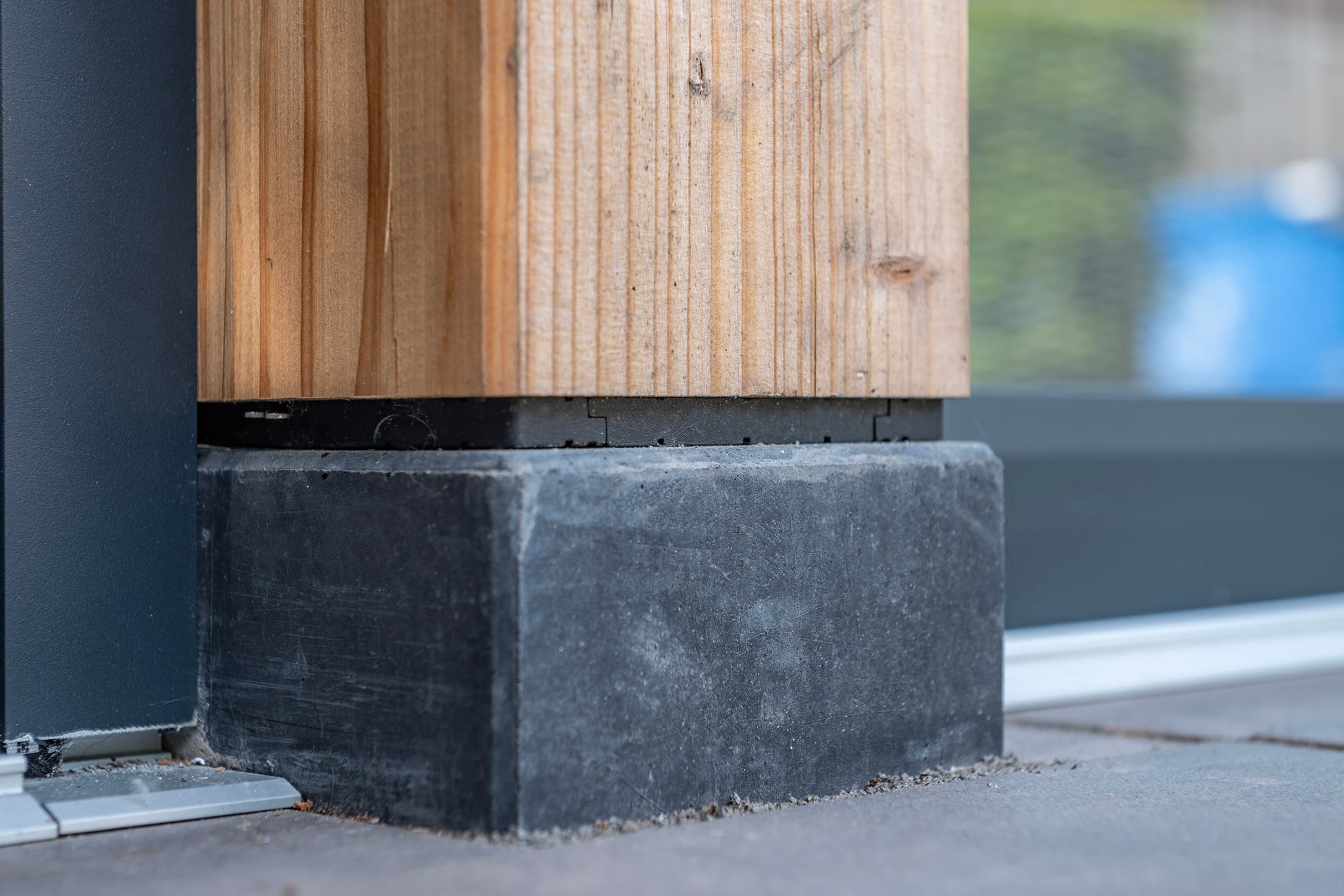 Timber post on a concrete pier with Cobblit