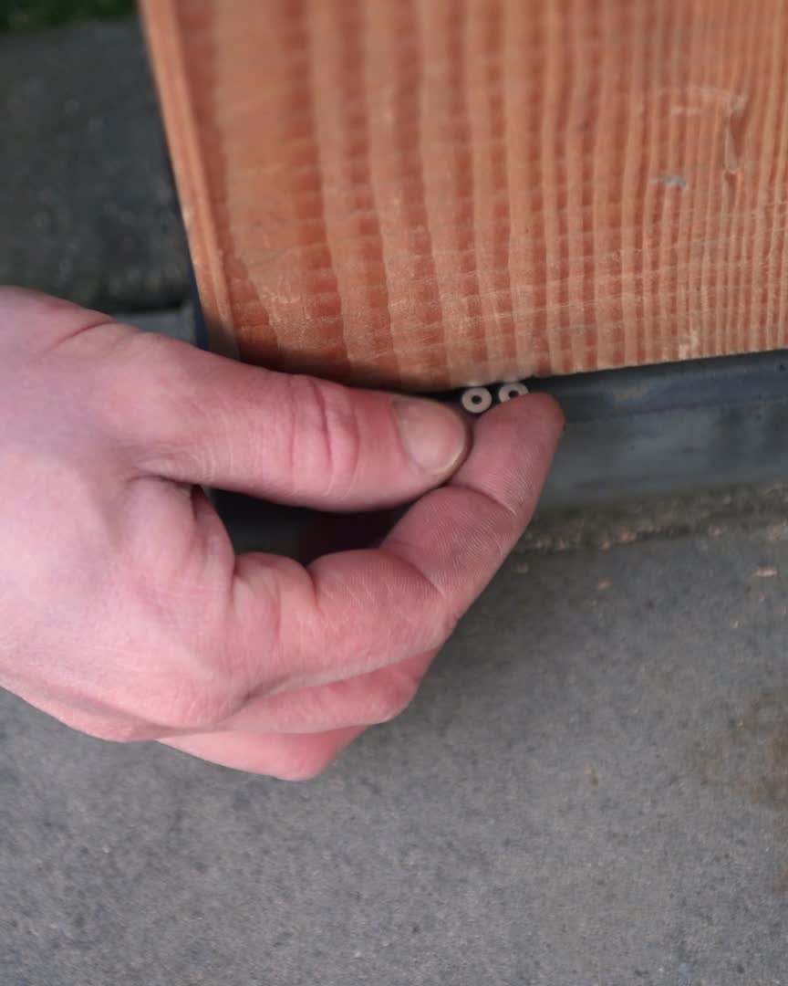 Locking the Cobblit connection with locking pins